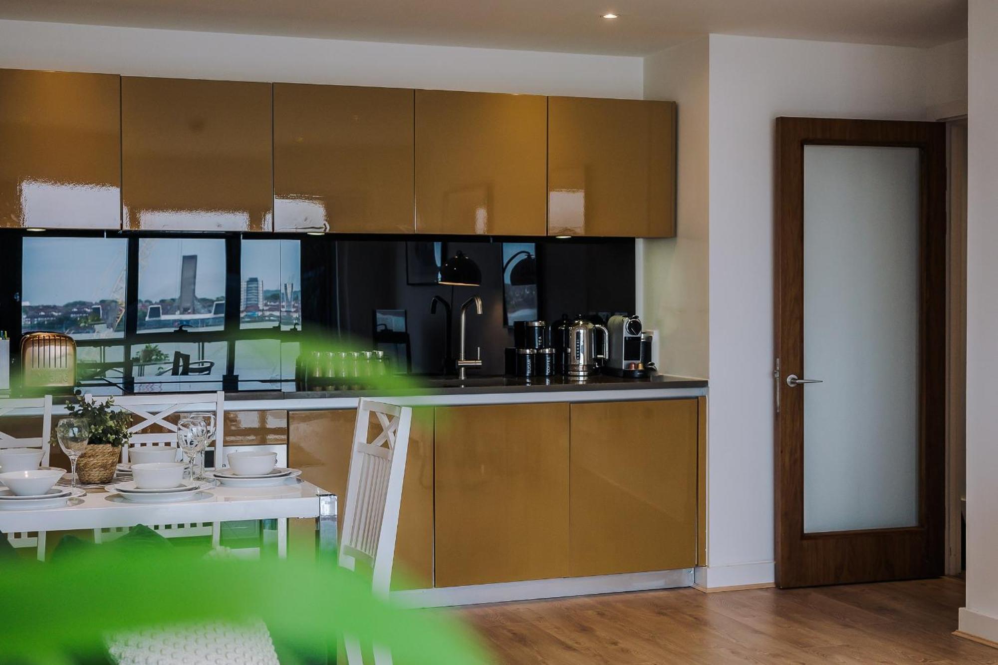 Host & Stay - The Waterfront Hideaway Ливърпул Екстериор снимка